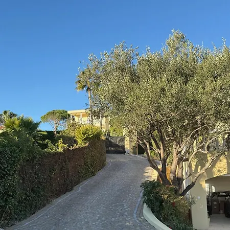 Sud In Mit Pool- Meer- Und Alpenblick Вилла